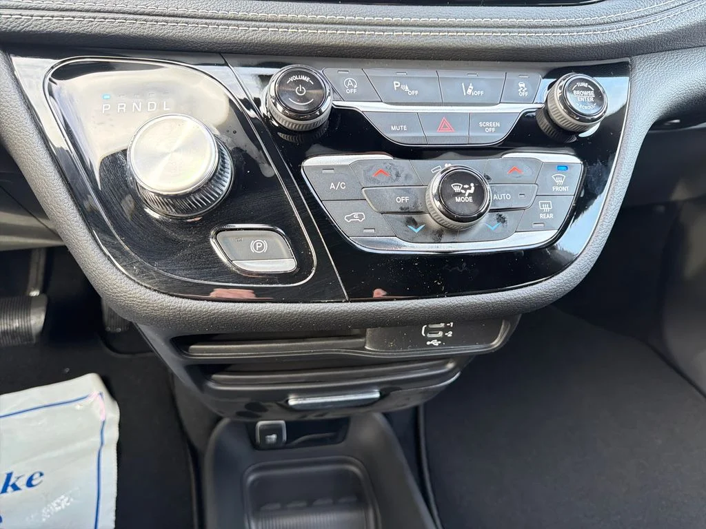 2026 Chrysler Pacifica Select - Photo 17
