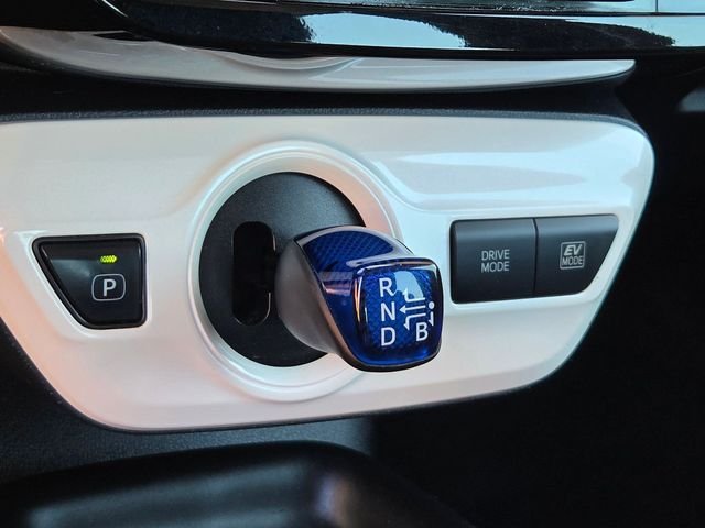 Used 2017 White Toyota Two image 19