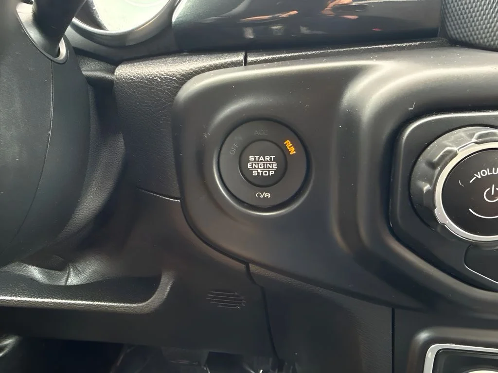 Used 2020 Gray Jeep Unlimited Sahara Altitude image 13