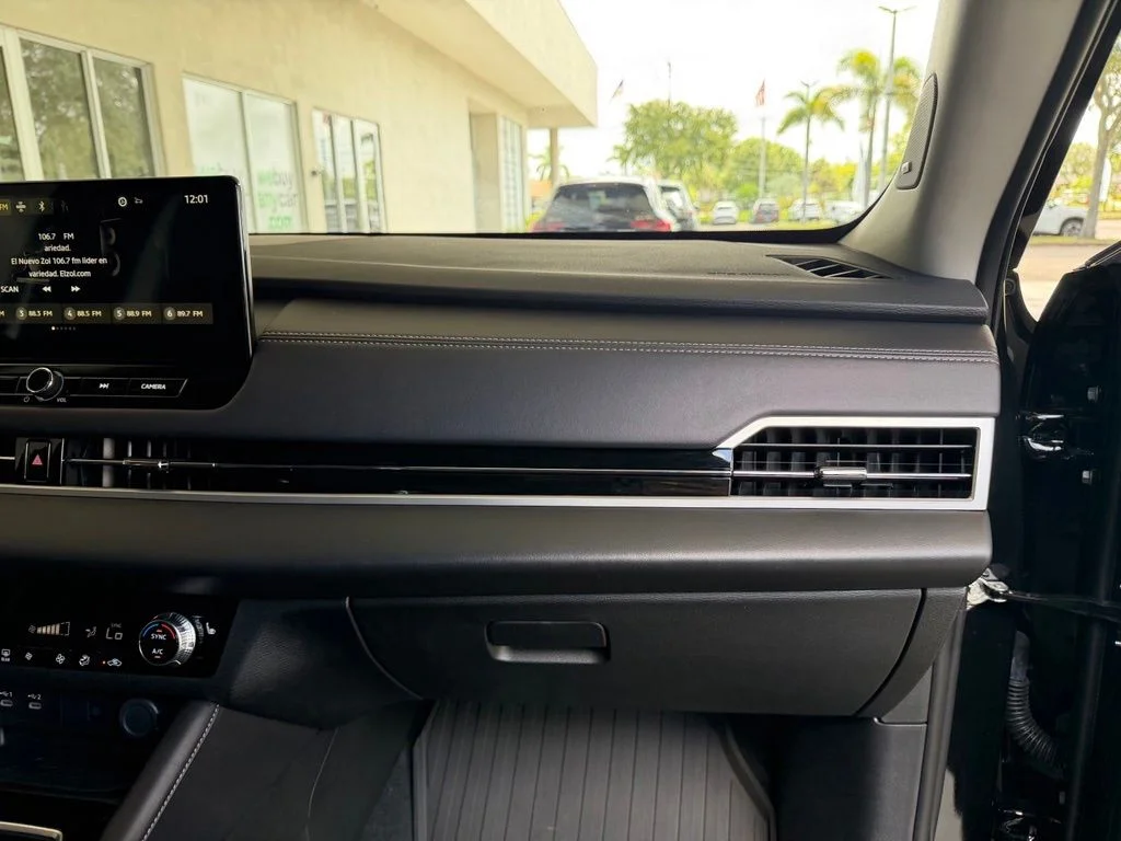 Used 2025 Black Mitsubishi SE image 24