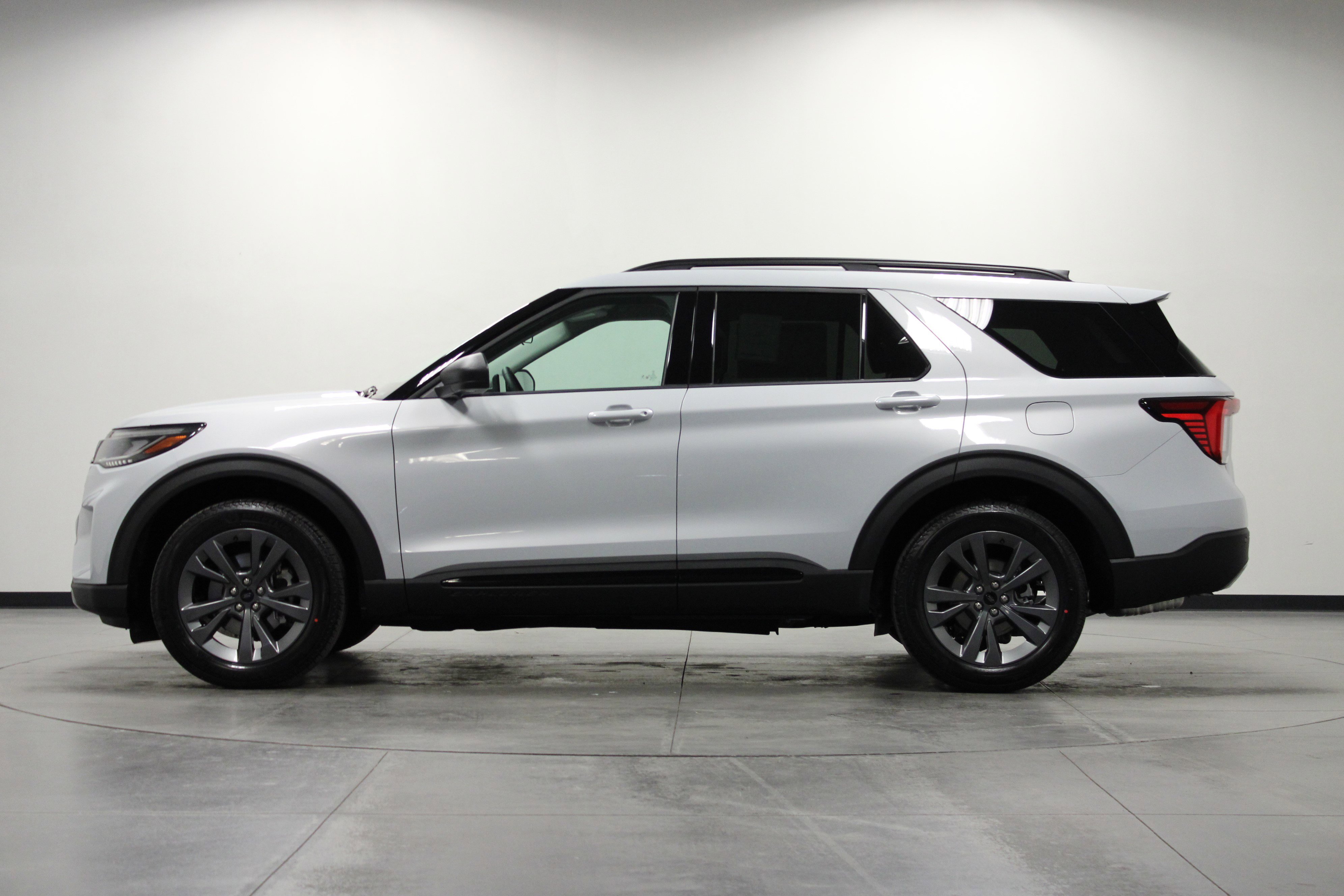 New 2026 Space White Metallic Ford Active image 7