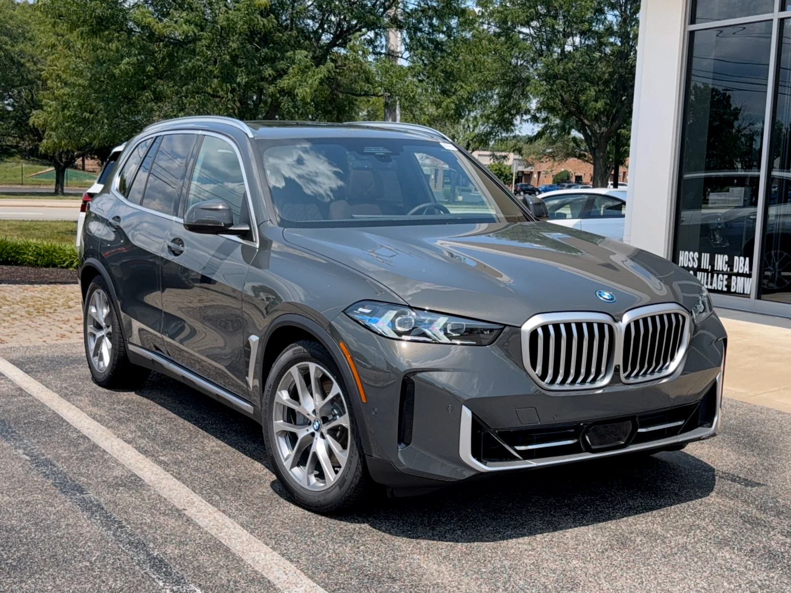 New 2026 Dravit Grey Metallic BMW xDrive50e image 1