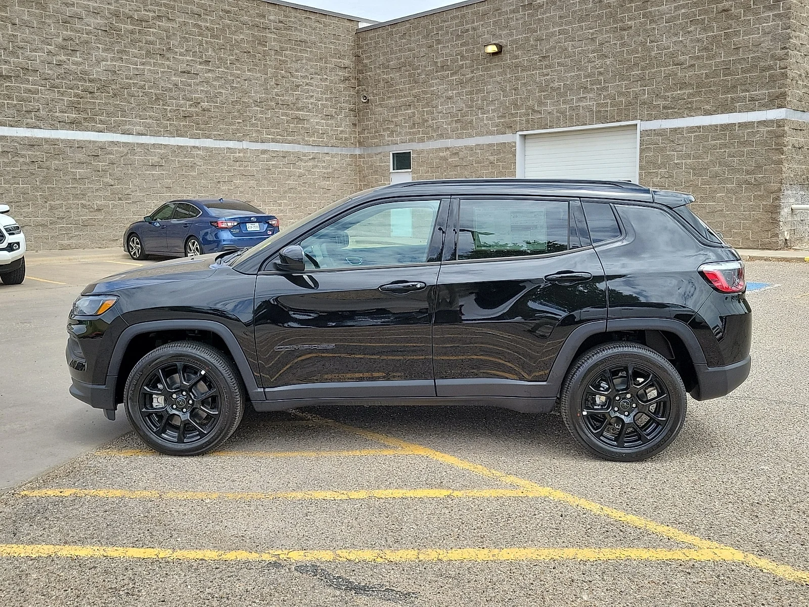 New 2026 PXJ Diamond Bla Jeep LATITUDE ALTITUDE 4X4 image 2