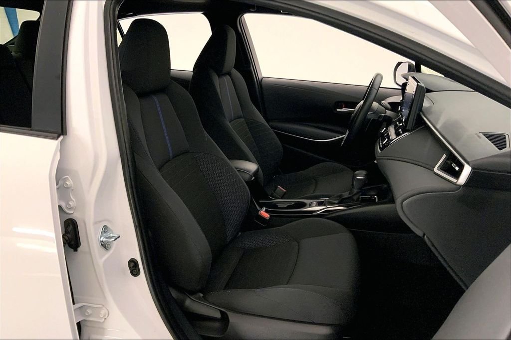 Used 2022 White Toyota SE image 6