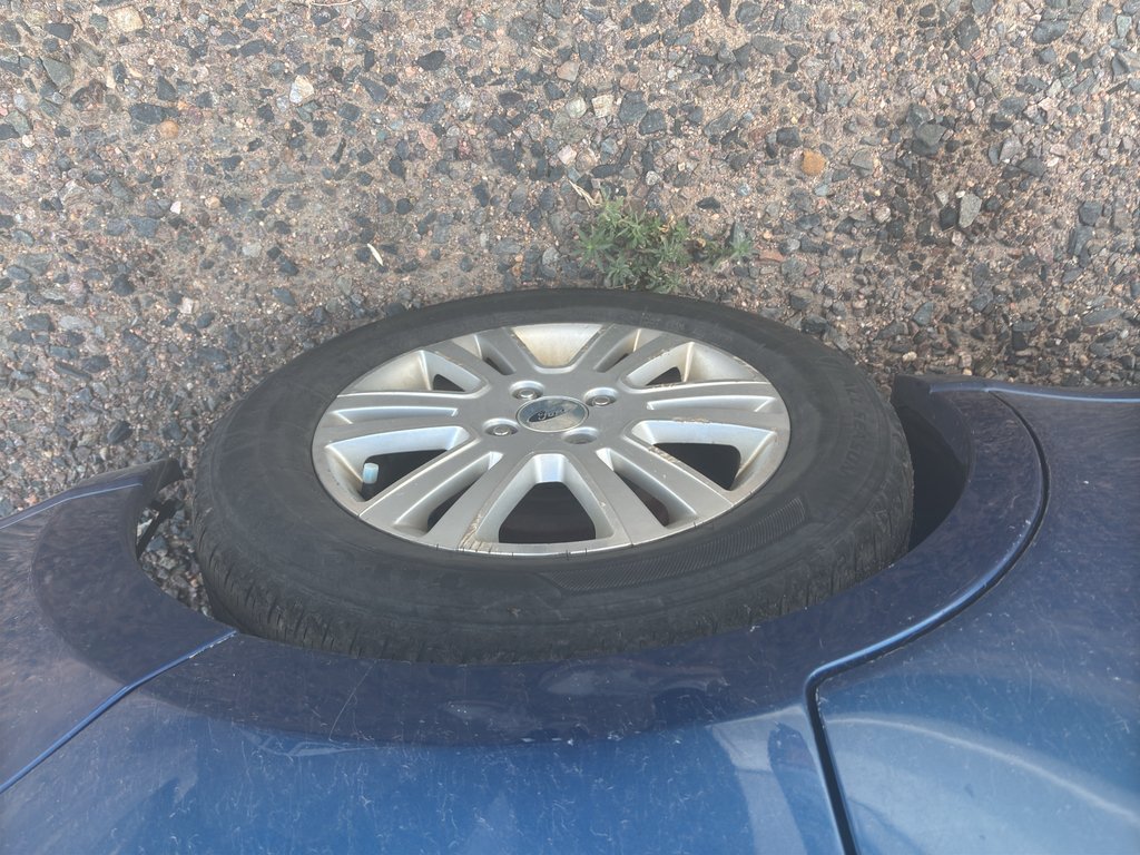 Used 2008 Vista Blue Clearcoat Metallic Ford SE image 10