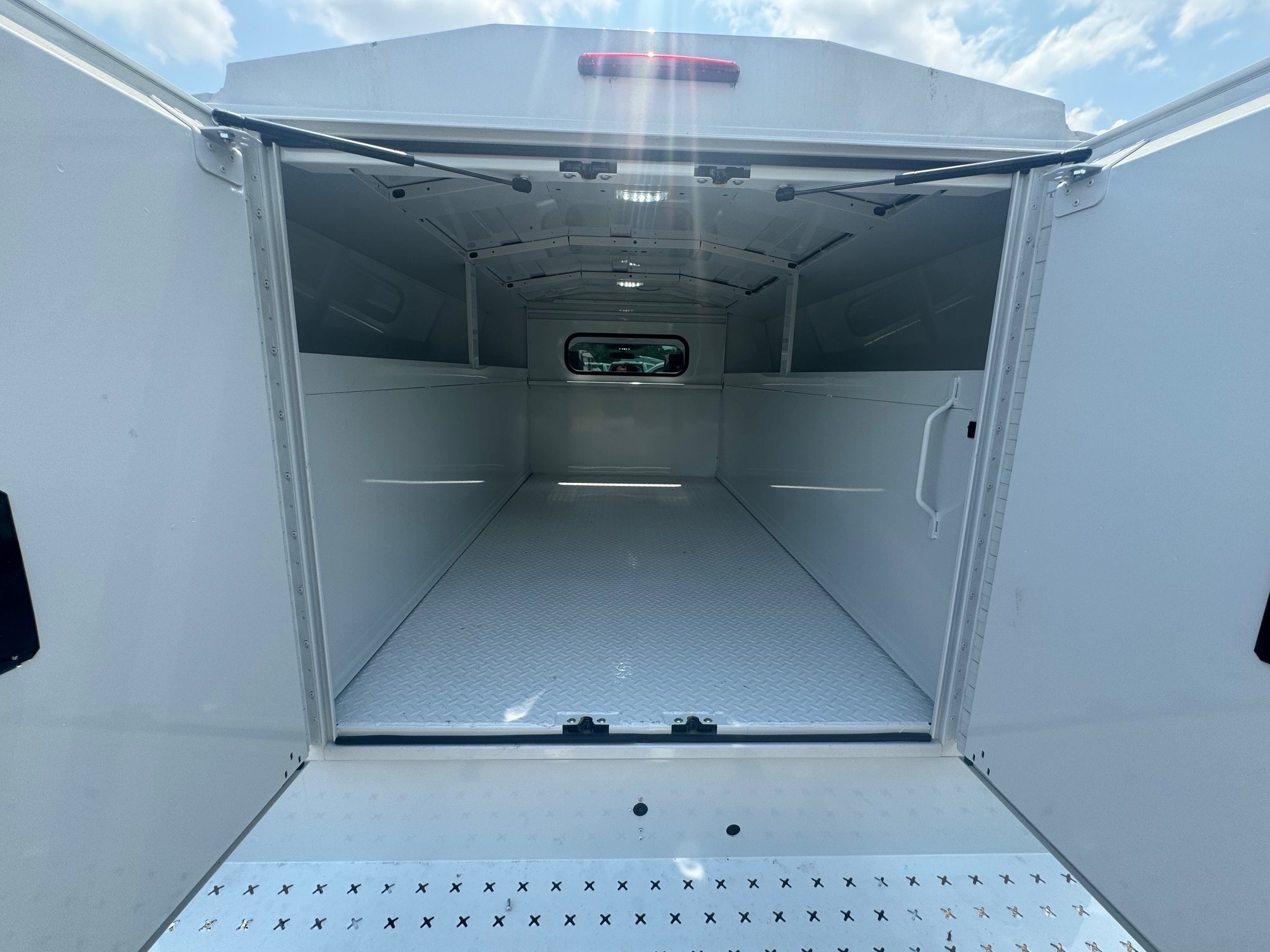 New 2026 Oxford White Ford F-250® XL image 4