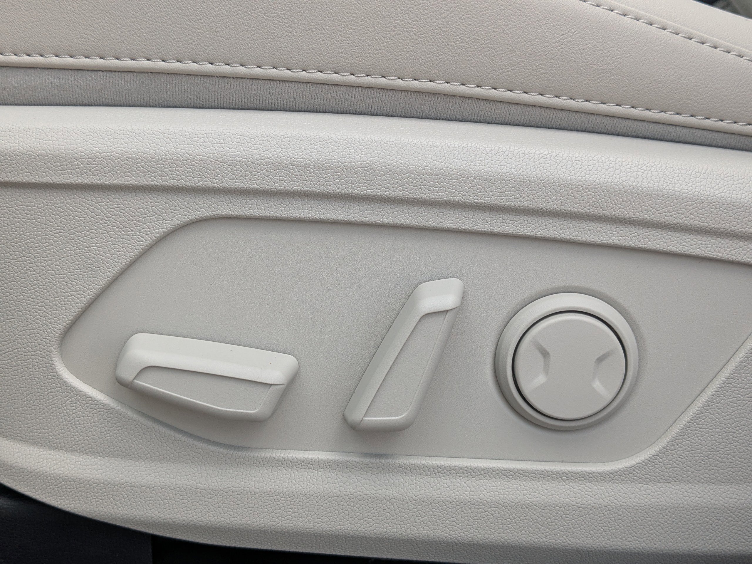 New 2026 Glacial White Pearl Kia S image 26