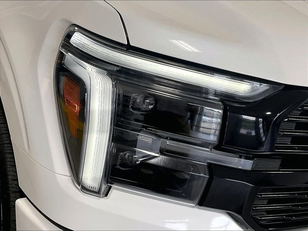 Used 2025 White Ford Platinum image 34