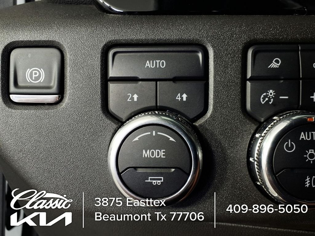 Used 2025 White GMC SLT image 17