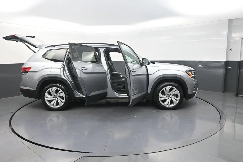Used 2023 Silver Volkswagen 2.0T SE w/Technology image 36