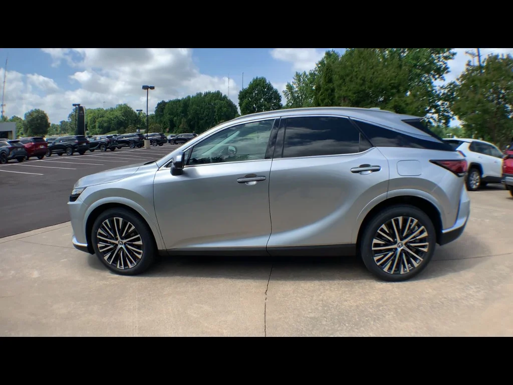 Used 2024 Iridium Lexus Premium+ image 5