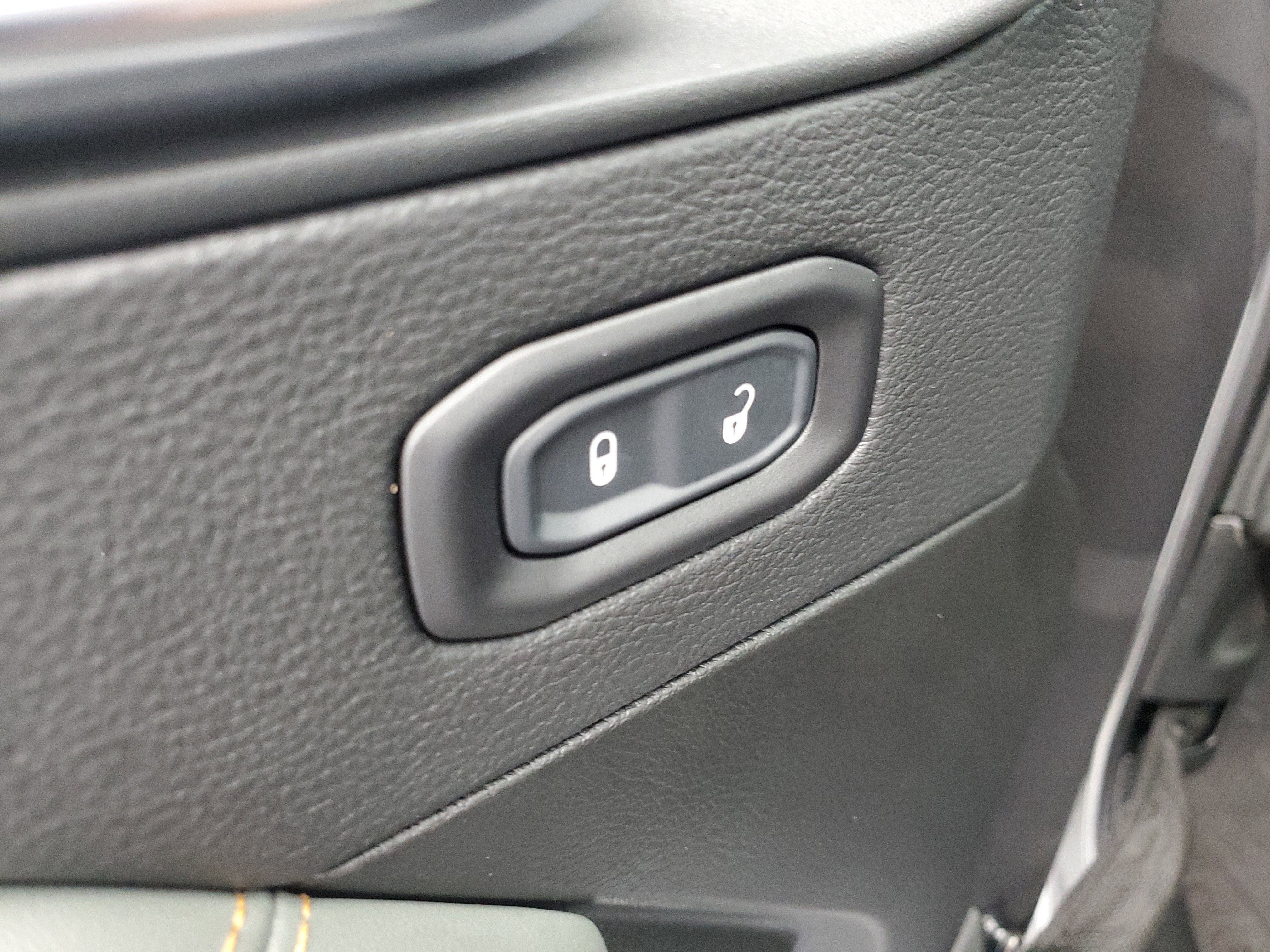 Used 2025 Granite Crystal Metallic Clearcoat Jeep Mojave image 19