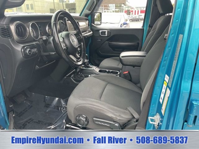 Used 2019 Bikini Pearlcoat Jeep Unlimited Sport S image 18