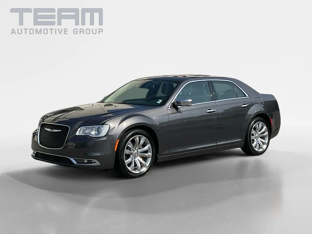 Used 2018 Gray Chrysler Limited image 3