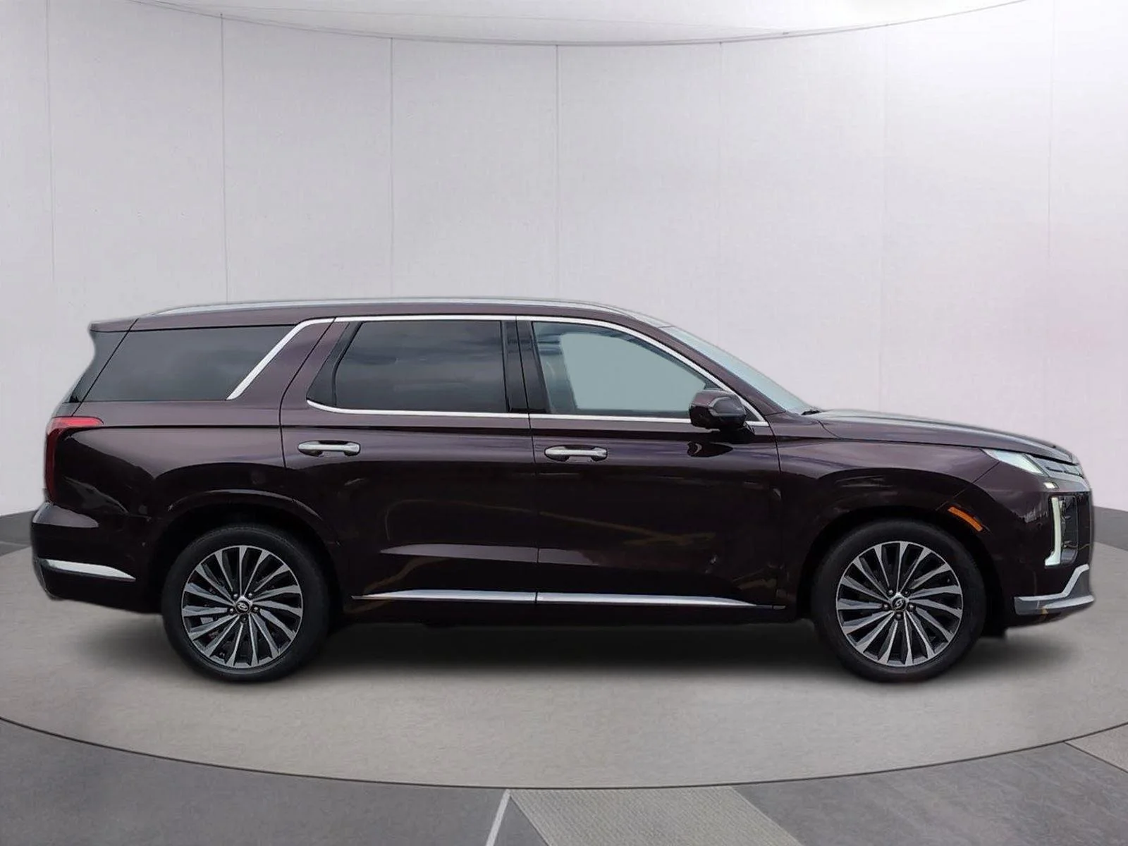 Used 2024 Sierra Burgundy Hyundai Calligraphy image 8