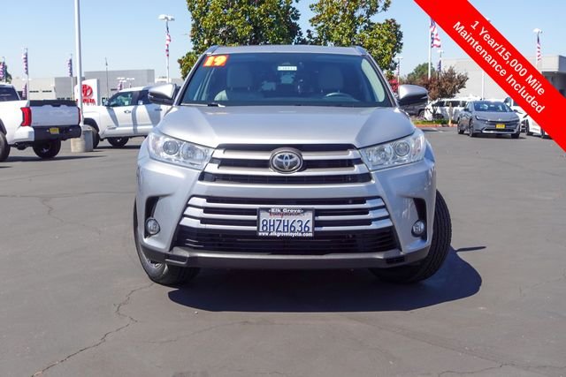 Certified Used 2019 Silver Toyota XLE image 3