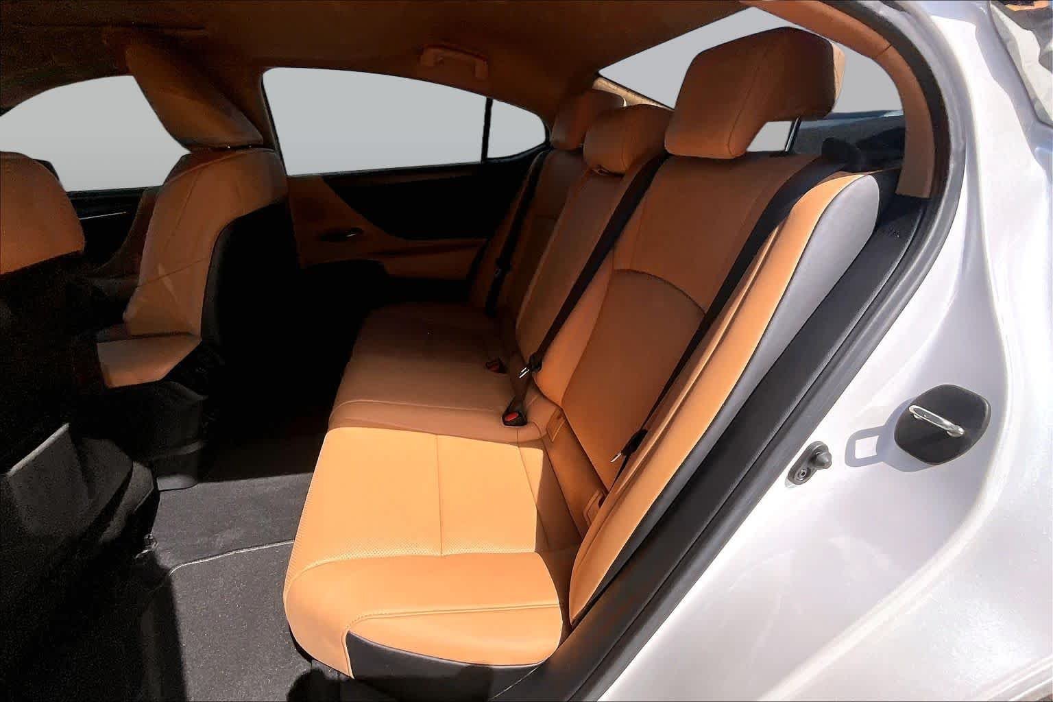 Used 2025 Eminent White Pearl Lexus  image 21