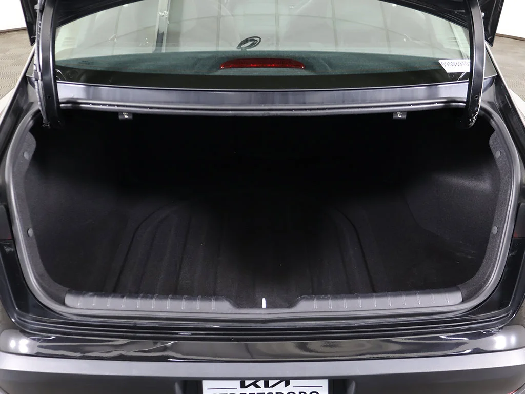 Used 2025 Black Kia LXS image 17