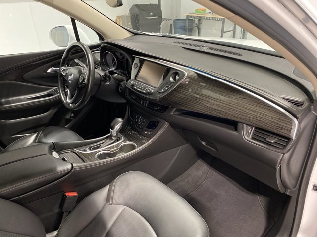 Used 2018 Summit White Buick Essence image 27