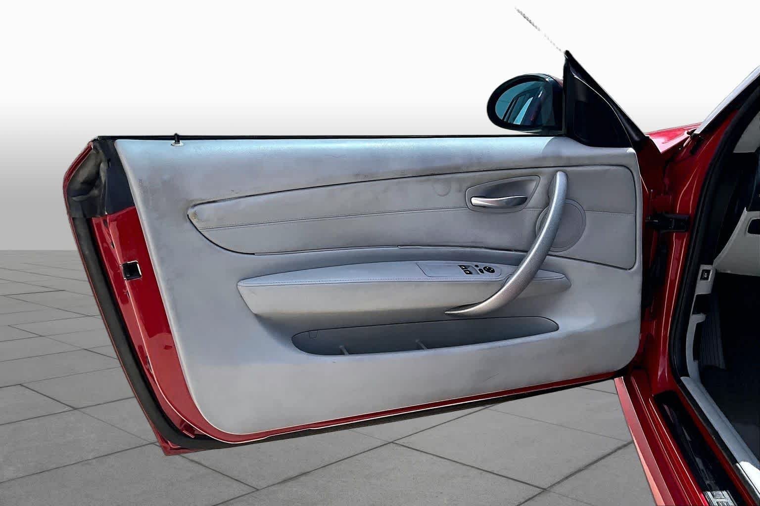 Used 2009 Alpine White BMW 128i image 18