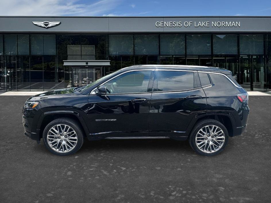 Used 2022 Diamond Black Crystal Pearlcoat Jeep Limited image 7