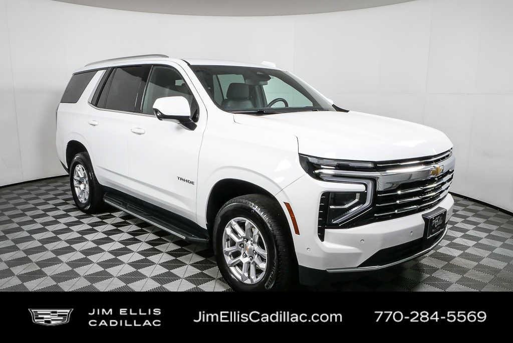 Used 2025 Summit White Chevrolet LT image 1