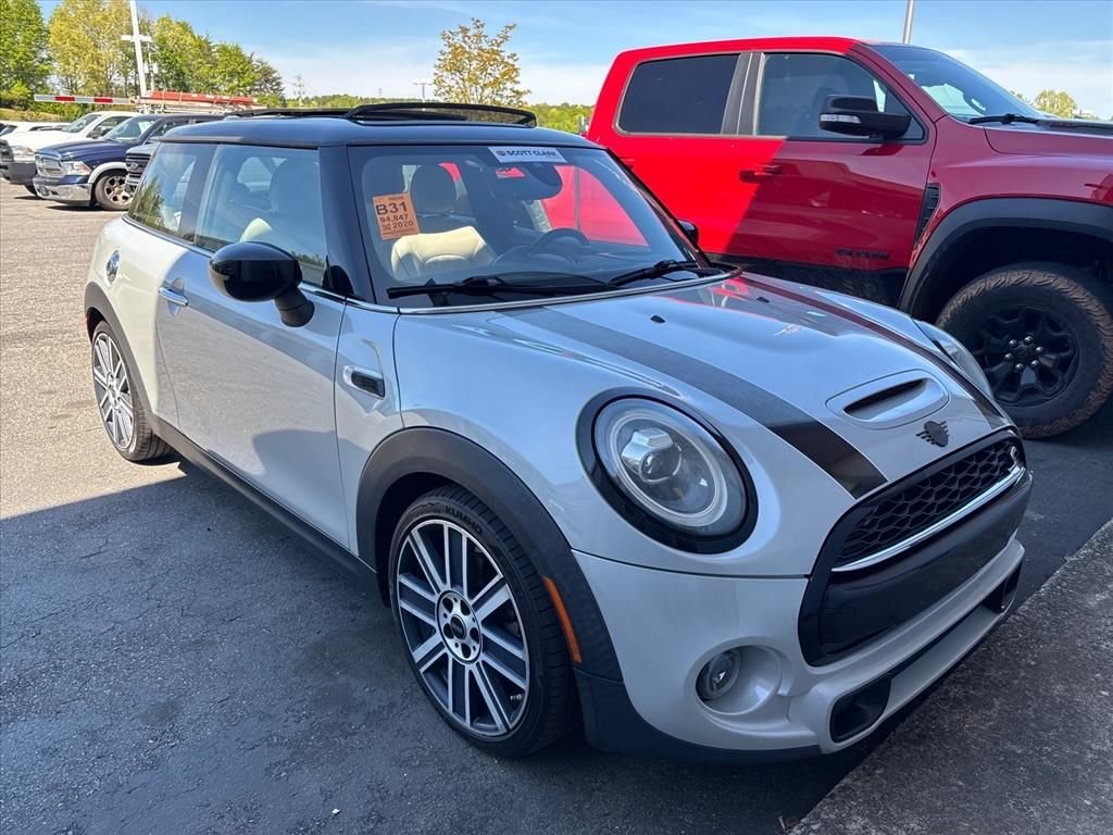 Used 2020 White MINI Classic image 4