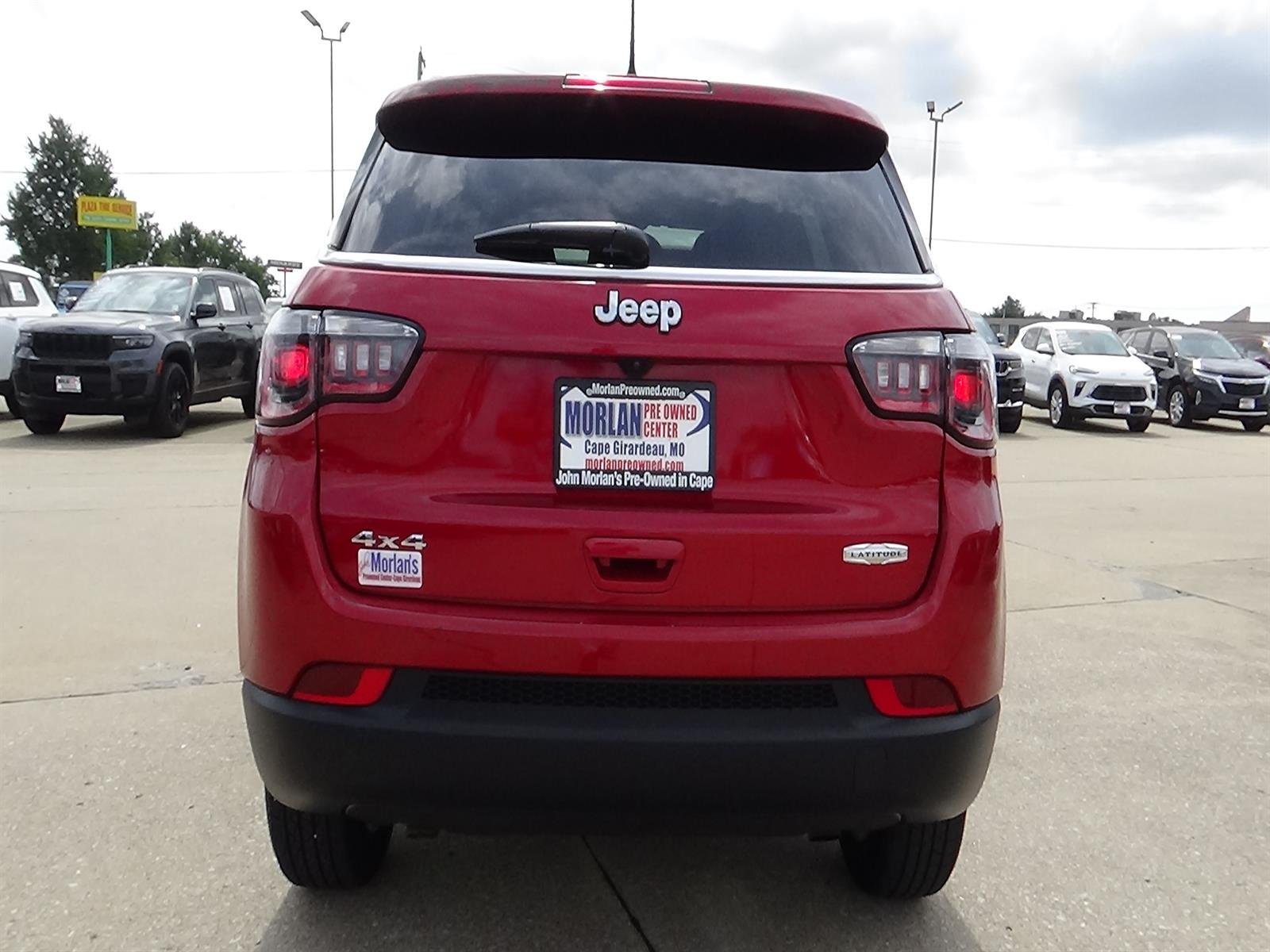 Certified Used 2025 Red Hot Pearl Coat (pr6) Jeep Latitude image 7