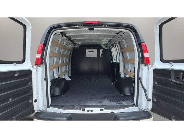 Used 2025 White Chevrolet Work Van image 30