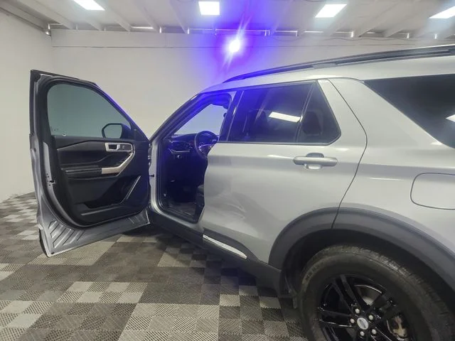 Used 2023 Silver Ford XLT image 16