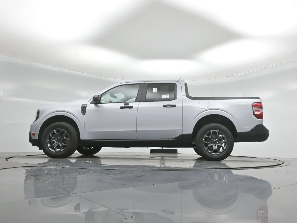 New 2026 Space White Metallic Ford XLT image 45