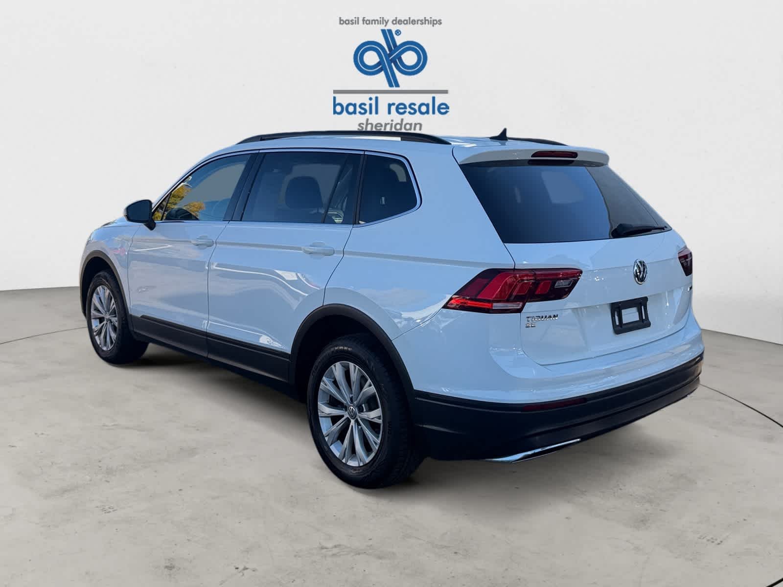Used 2019 Pure White Volkswagen SE image 5