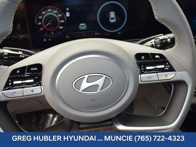 Used 2025 Black Hyundai SEL Convenience image 22