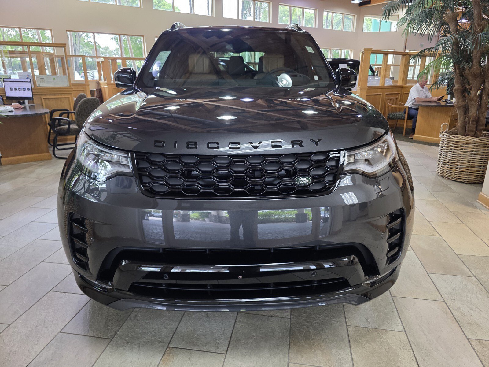 New 2026 Carpathian Grey Land Rover Dynamic SE image 8
