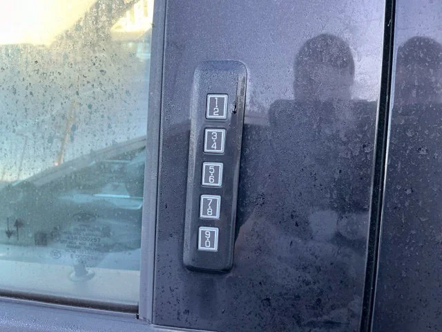 Used 2023 Gray Metallic Ford Lariat image 6
