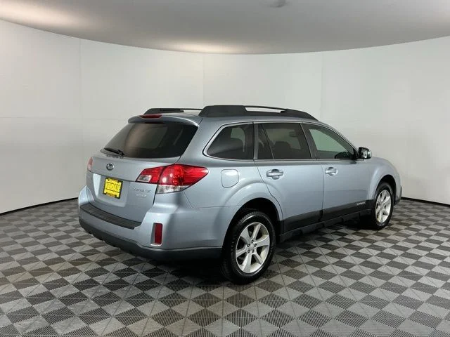 Used 2013 Silver Subaru 2.5i Premium image 5