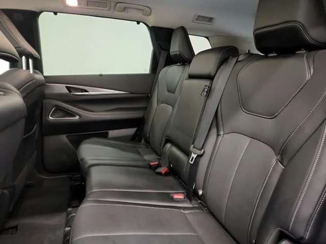 Used 2026 White INFINITI LUXE image 22