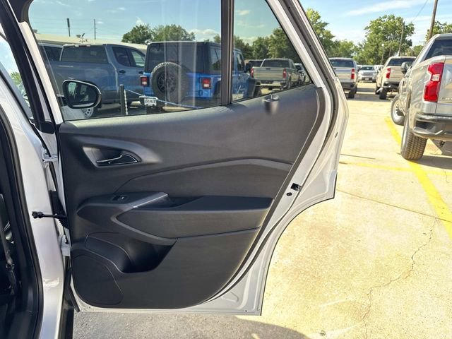 Used 2025 Summit White Chevrolet LT image 26