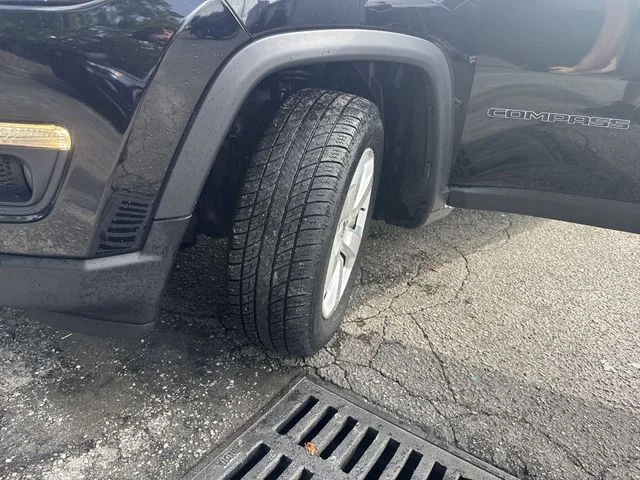 Used 2018 Black Jeep Latitude image 30