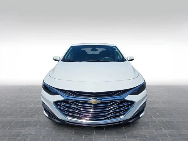 Used 2020 SUMMIT WHITE Chevrolet LT image 2