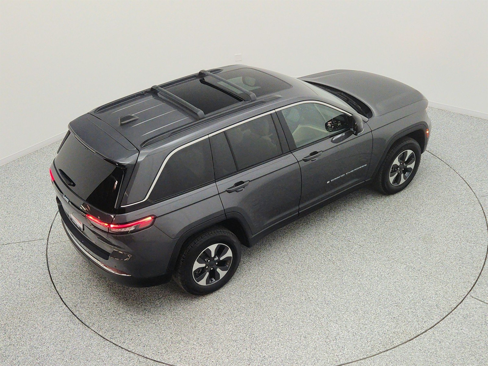 Used 2025 Baltic Gray Metallic Clearcoat Jeep 4x4 image 26