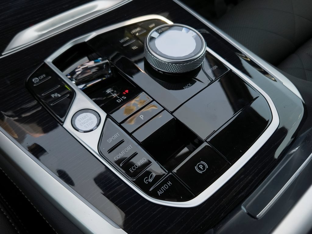 New 2026 Dravit Grey Metallic BMW M60i image 10