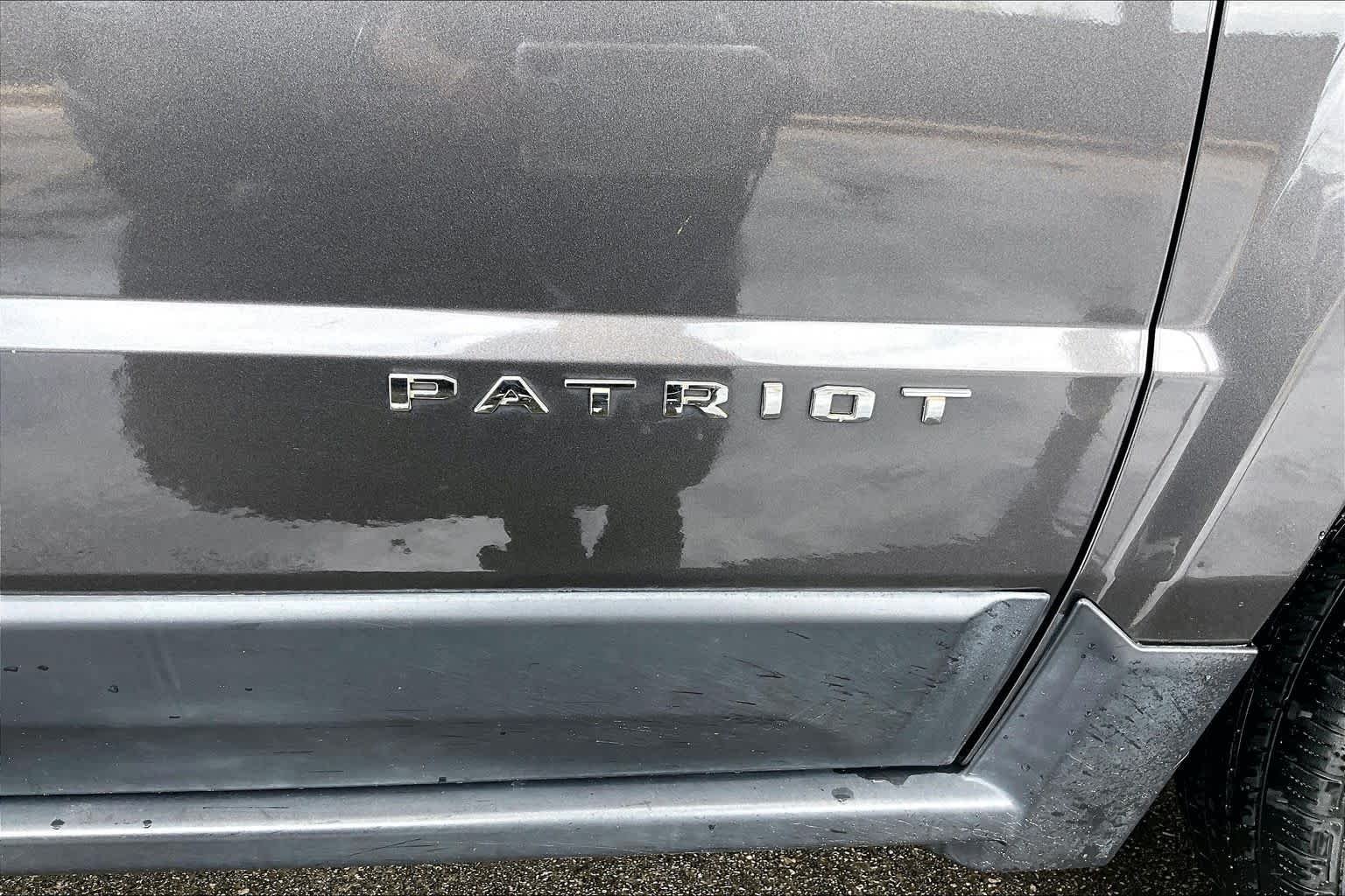 Used 2015 Granite Crystal Metallic Clearcoat Jeep High Altitude Edition image 10