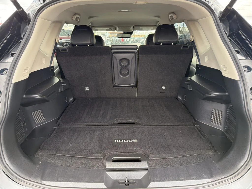 Used 2018 Gray Nissan SL image 9