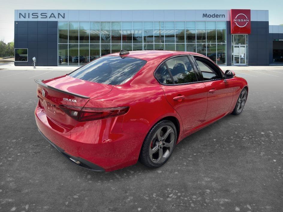 Used 2017 Rosso Alfa Alfa Romeo Base image 5