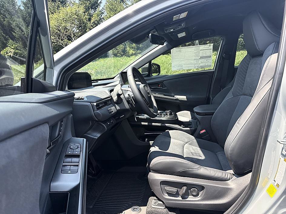 2026 Toyota C-HR XSE - Photo 11