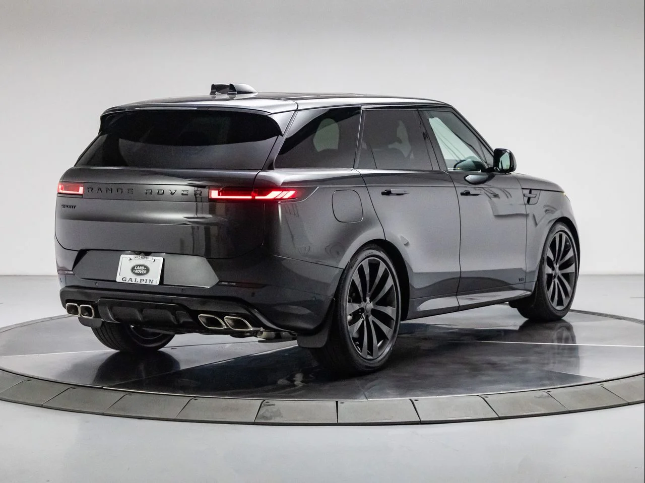 New 2026 Carpathian Grey Land Rover P530 Dynamic SE image 5