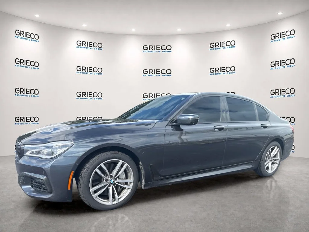 Used 2019 Gray BMW xDrive image 6