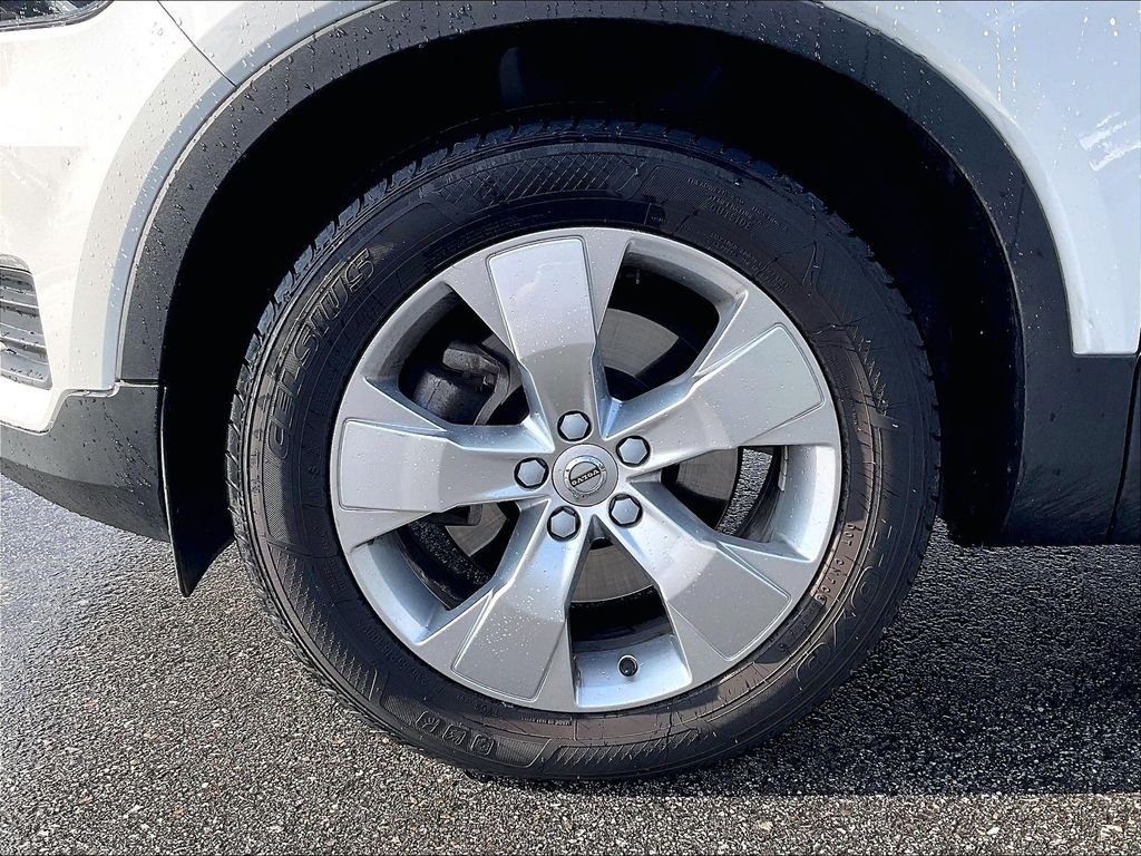 Used 2020 White Volvo Momentum image 7