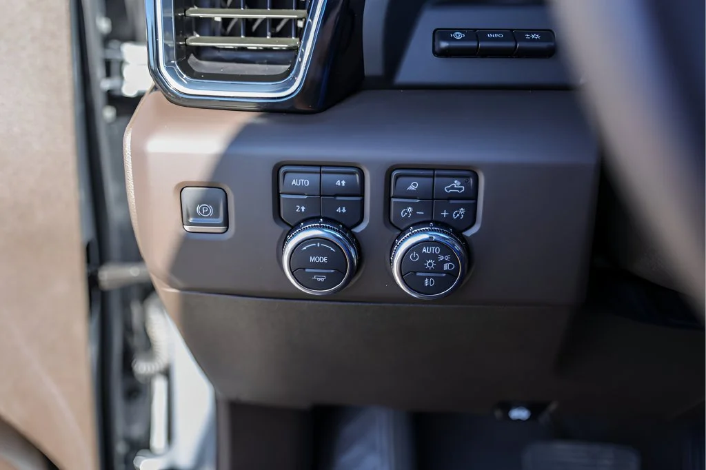 Used 2023 STERLING METALLIC GMC Denali image 18